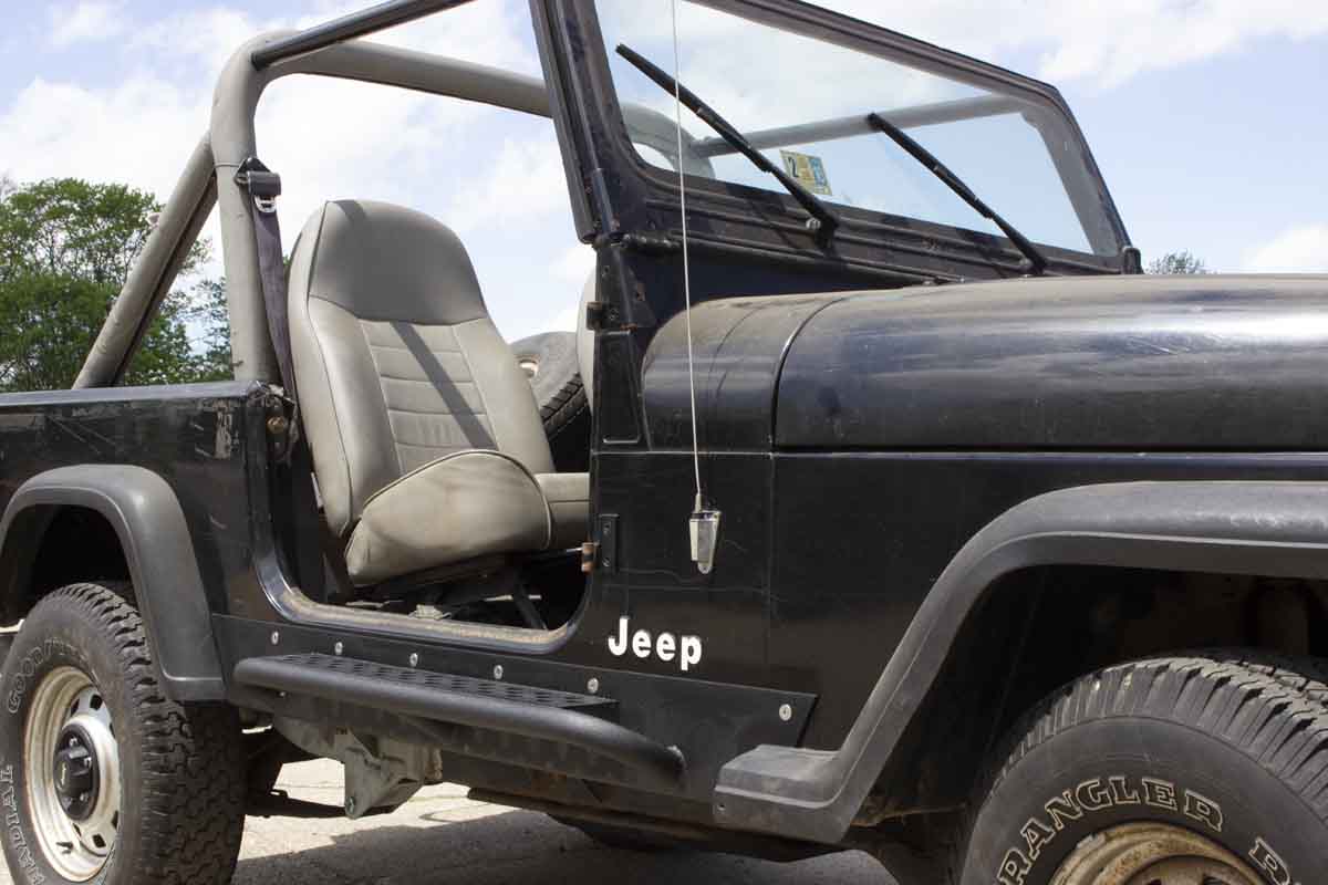 Fishbone Offroad Rock Slider with Tube Step for 1987-1995 Jeep Wrangler FB23115