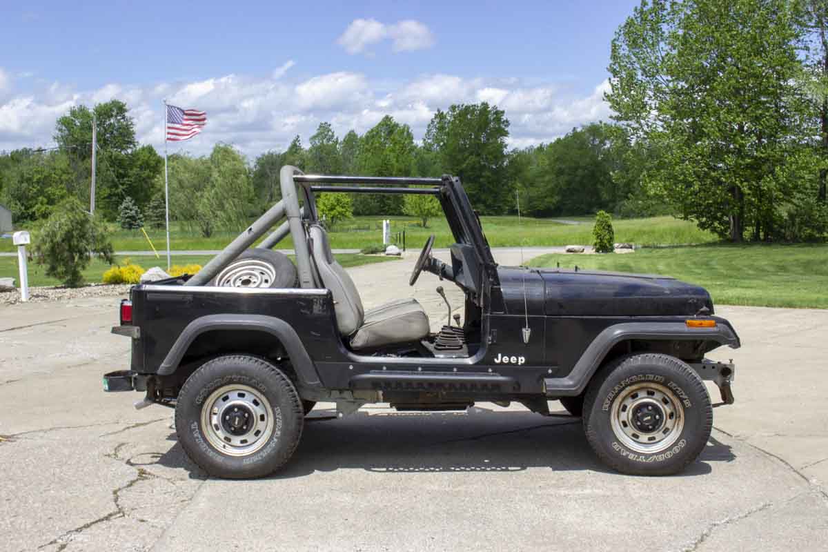 Fishbone Offroad Rock Slider with Tube Step for 1987-1995 Jeep Wrangler FB23115